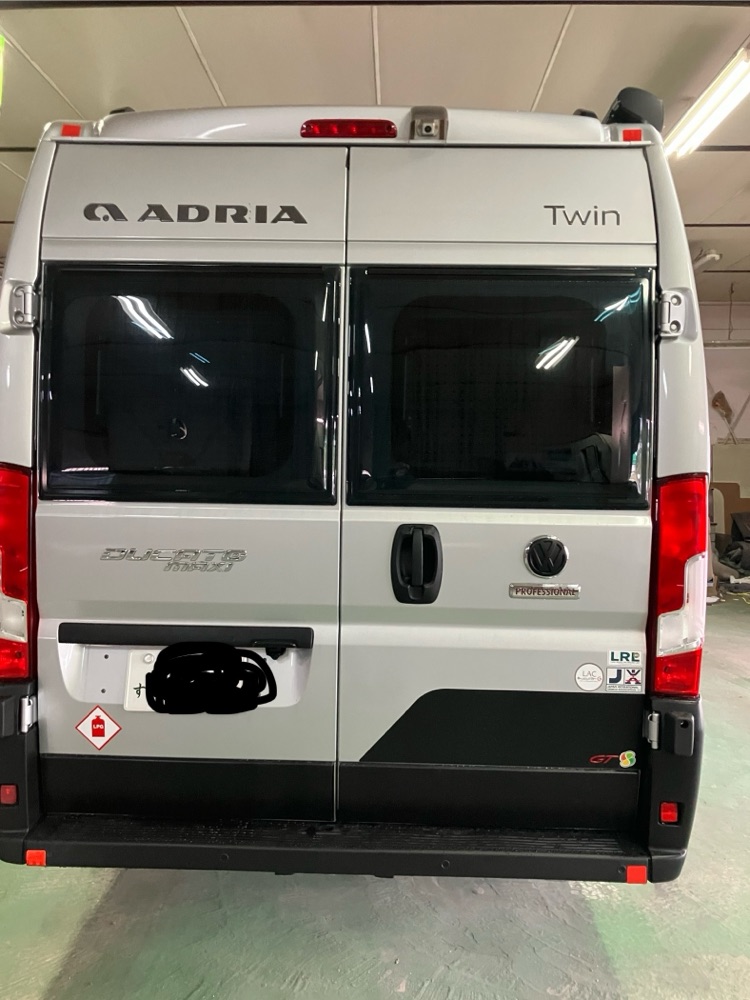 リアウインド交換！