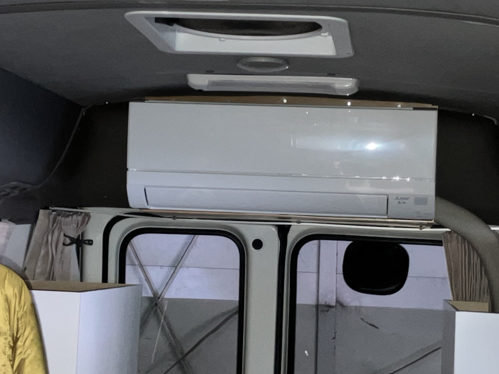 ルームエアコン取り付け！